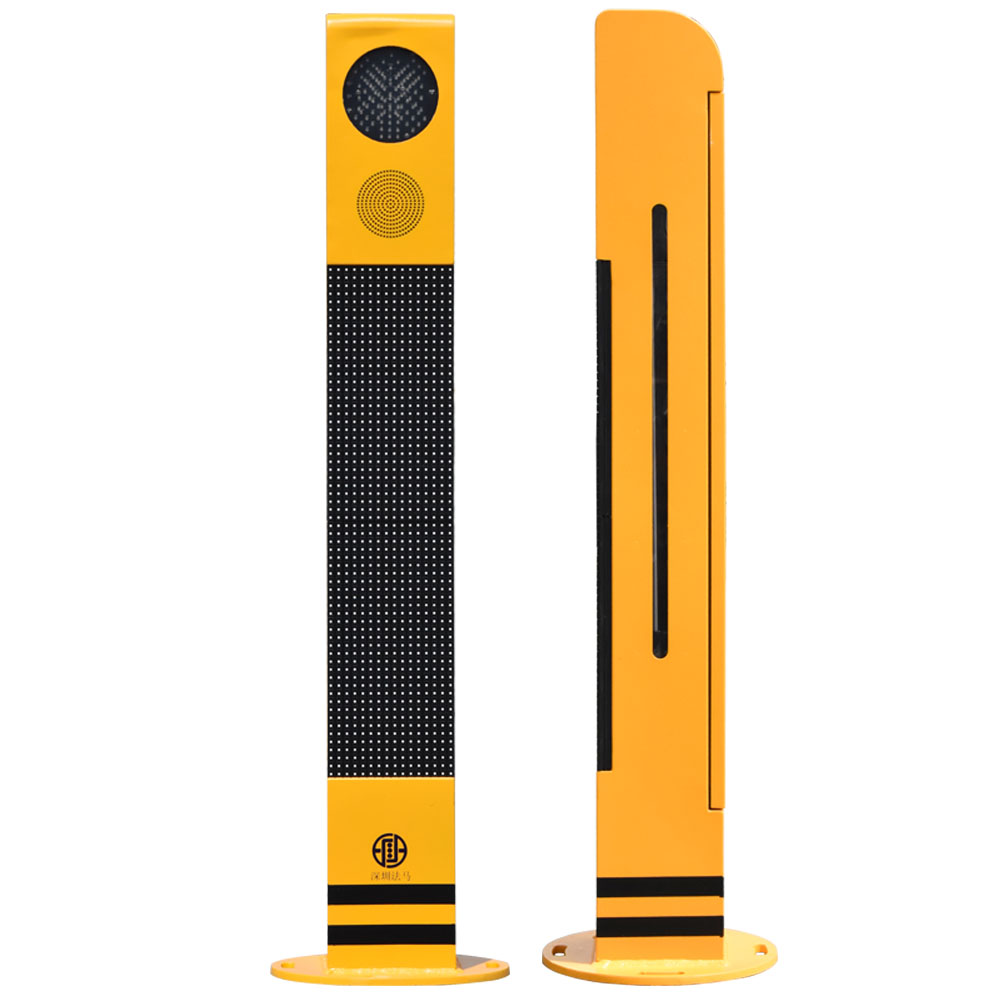 Pedestrian Light Pole with Modular Screen