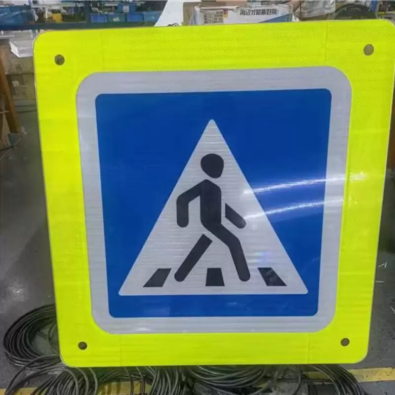 solar pedestrian crossing sign